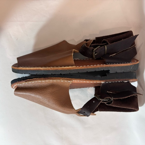 Handcrafted Brown Leather Women’s Sandals - Picture 7 of 10